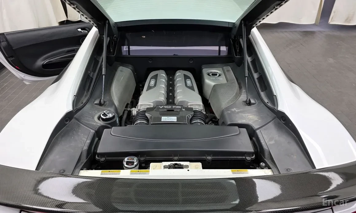 Audi R8, снимка 7 - Автомобили и джипове - 54009326