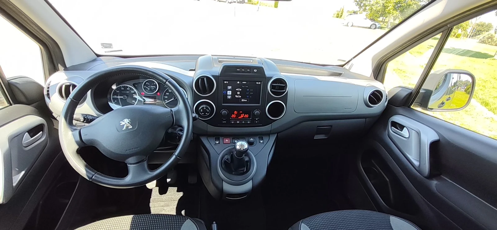 Peugeot Partner OUTDOOR, снимка 9 - Автомобили и джипове - 54594513