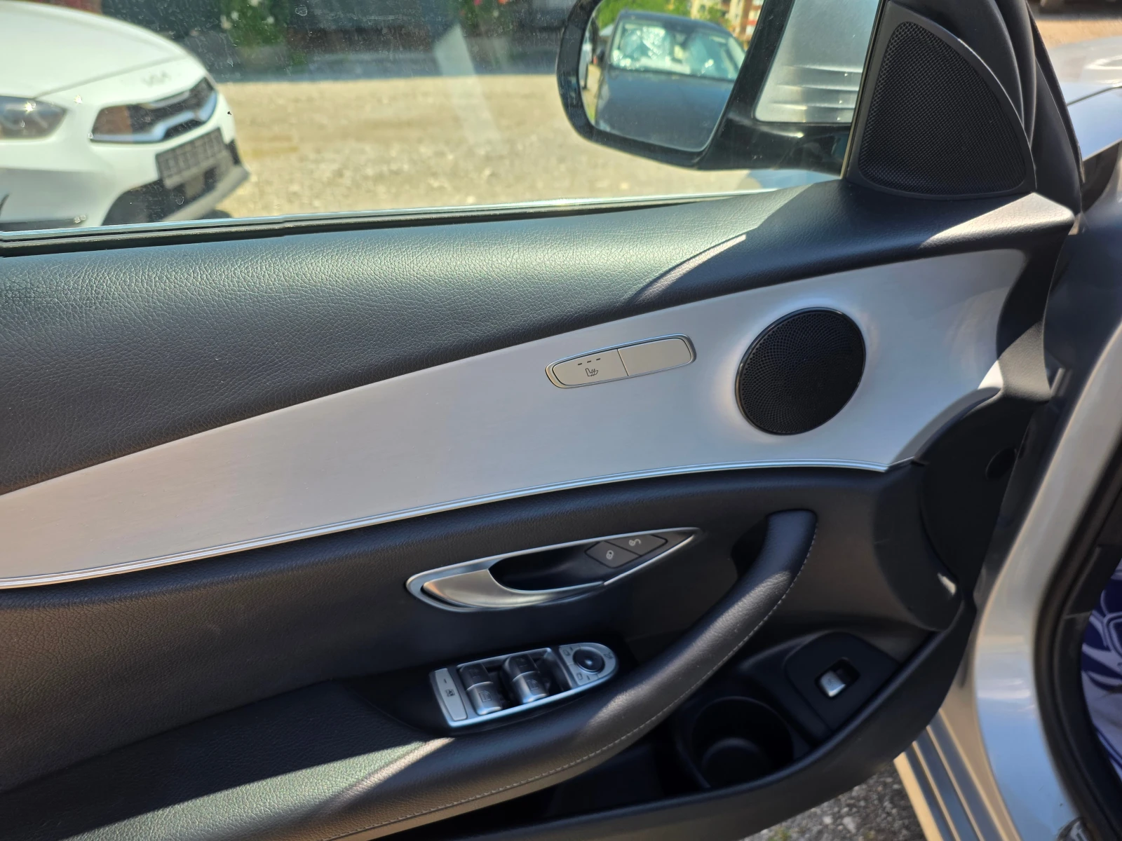 Mercedes-Benz E 200 2.0D, снимка 10 - Автомобили и джипове - 54870780