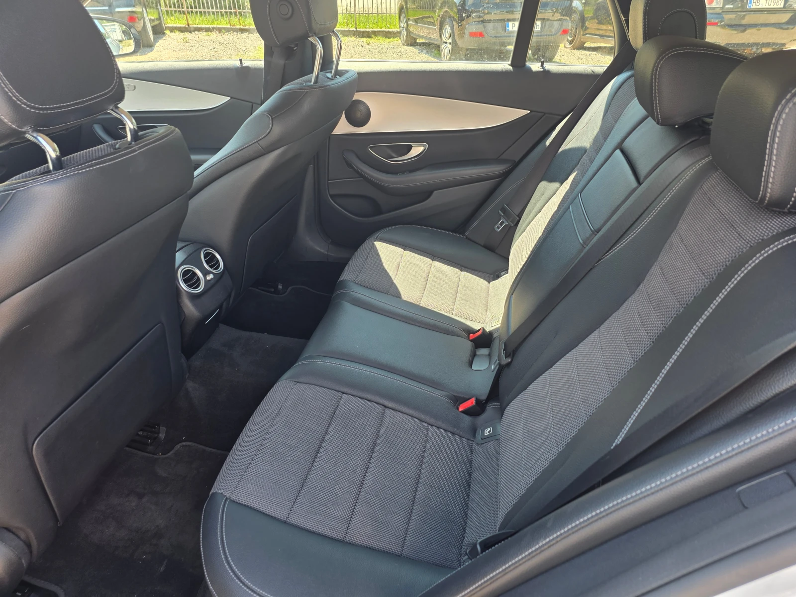 Mercedes-Benz E 200 2.0D, снимка 11 - Автомобили и джипове - 54870780