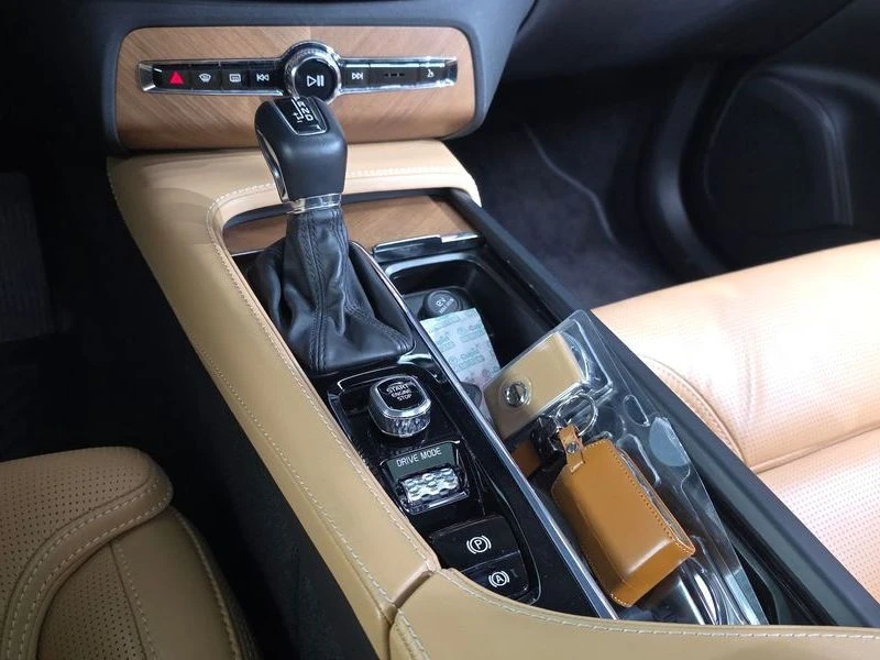 Volvo Xc90 * ПАНО* KEYLESS* Camera* ПОДГРЕВ* LED* , снимка 9 - Автомобили и джипове - 55642339
