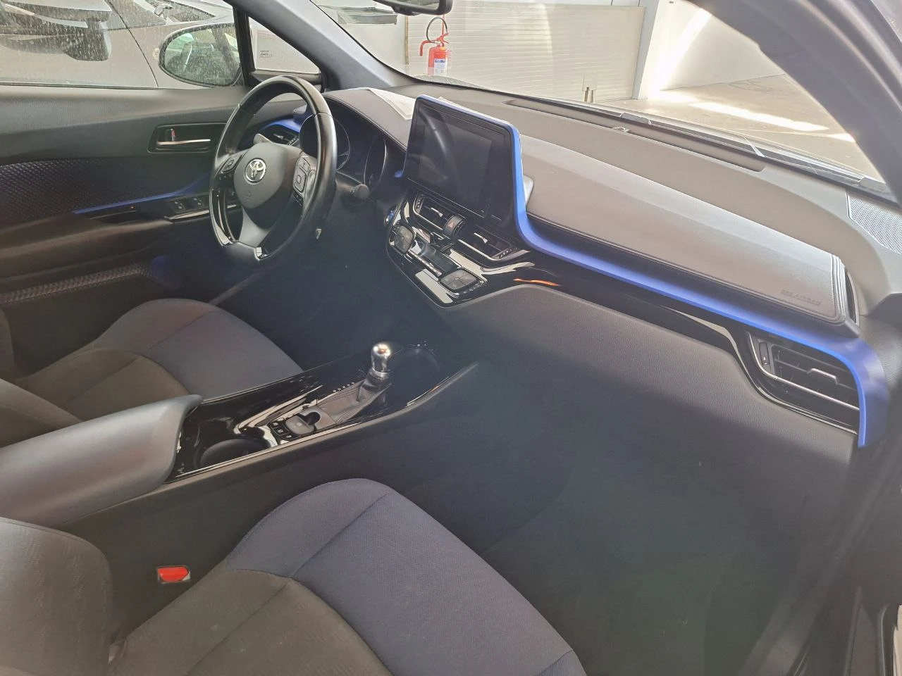 Toyota C-HR 1.8 HYBRID ГАРАНЦИОННА CAR PLAY ANDROID AUTO WAZE - изображение 5