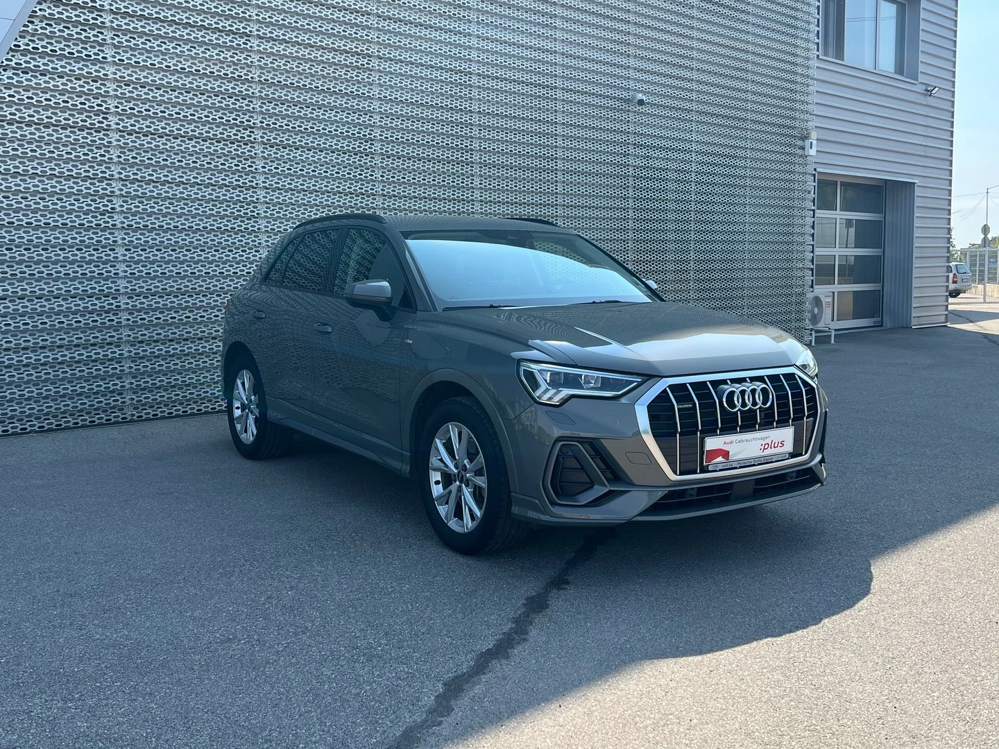 Audi Q3 S line 40 TDI quattro - изображение 3