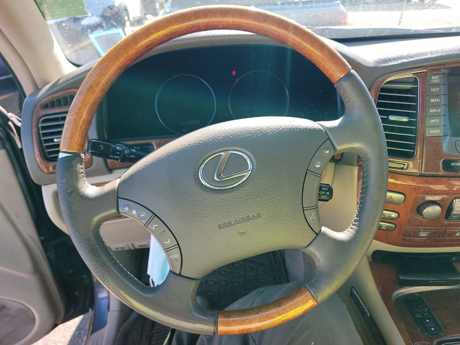 Lexus LX 470  - изображение 9