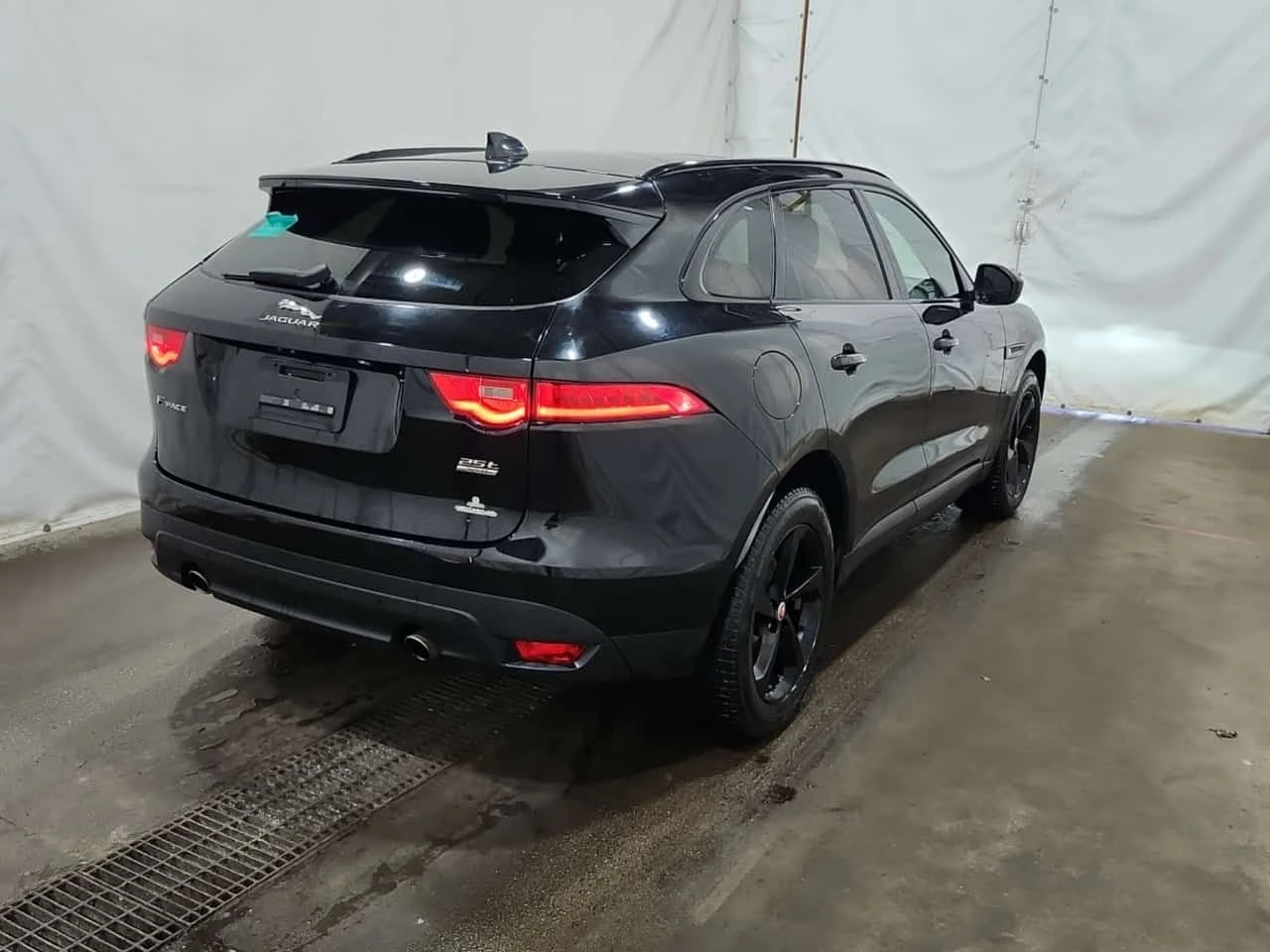 Jaguar F-PACE * PRESTIGE * CARFAX * ПОДГРЕВИ * ПАНО * 2 КЛЮЧА , снимка 3 - Автомобили и джипове - 54820205