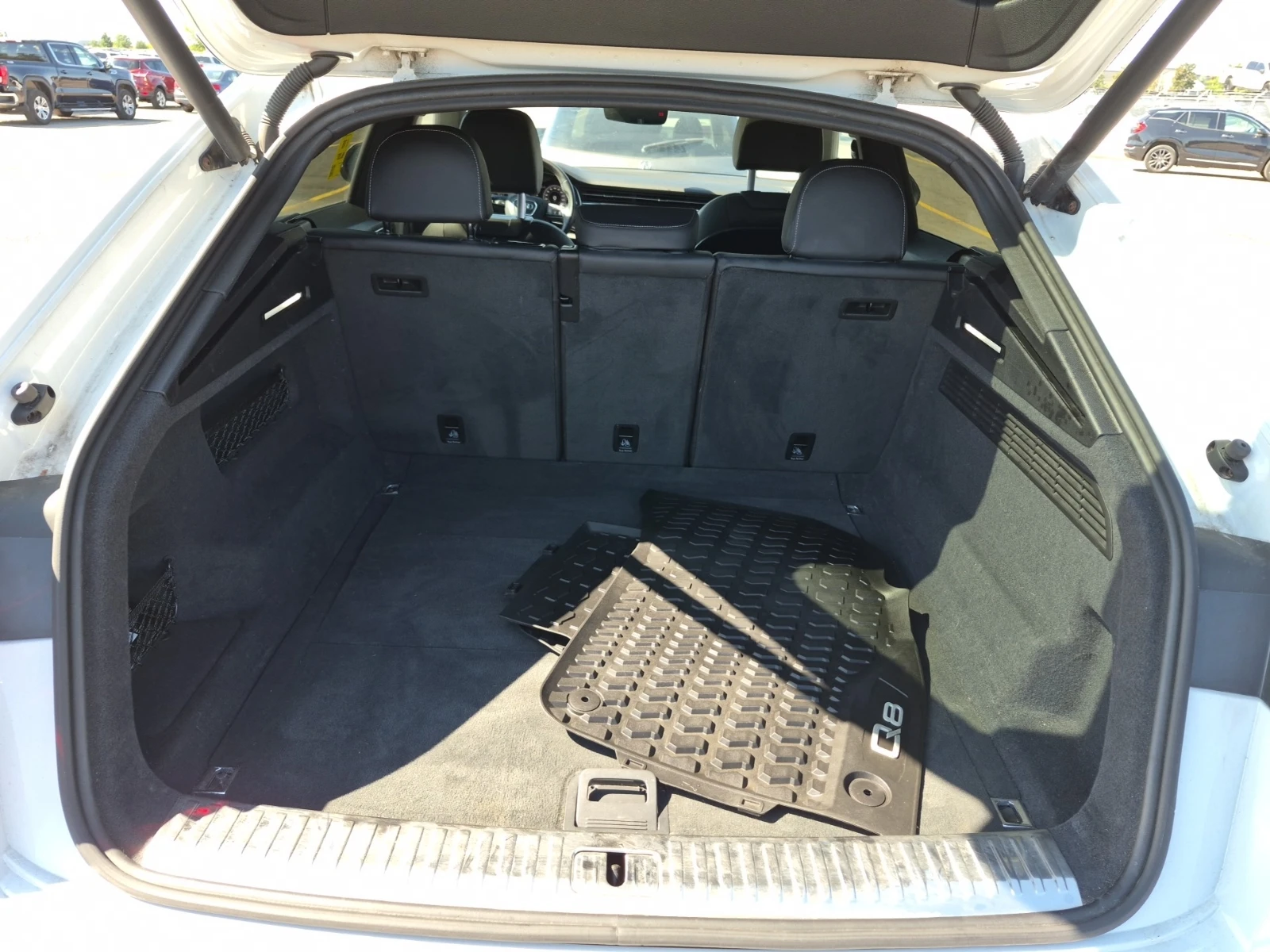 Audi Q8 55 TFSI Quattro Progressiv, снимка 11 - Автомобили и джипове - 55750626