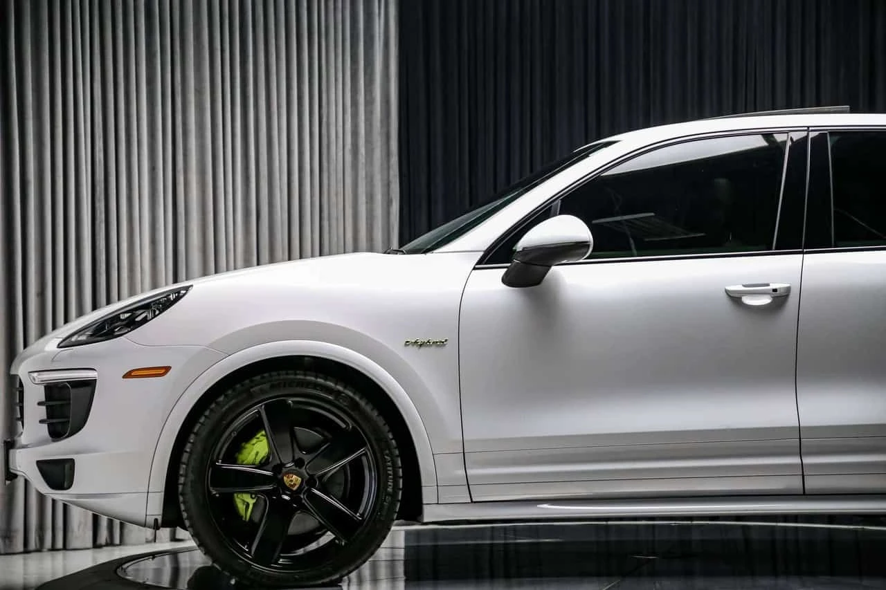 Porsche Cayenne * S PLATINUM E HYBRID V6| AIRSUSPENSION| 21INCHWHE, снимка 15 - Автомобили и джипове - 56297303