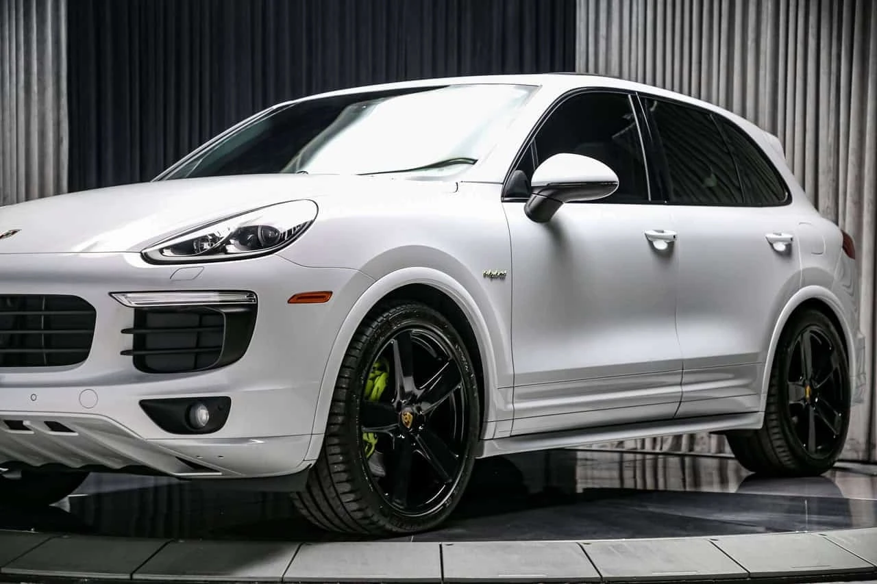 Porsche Cayenne * S PLATINUM E HYBRID V6| AIRSUSPENSION| 21INCHWHE, снимка 13 - Автомобили и джипове - 56297303