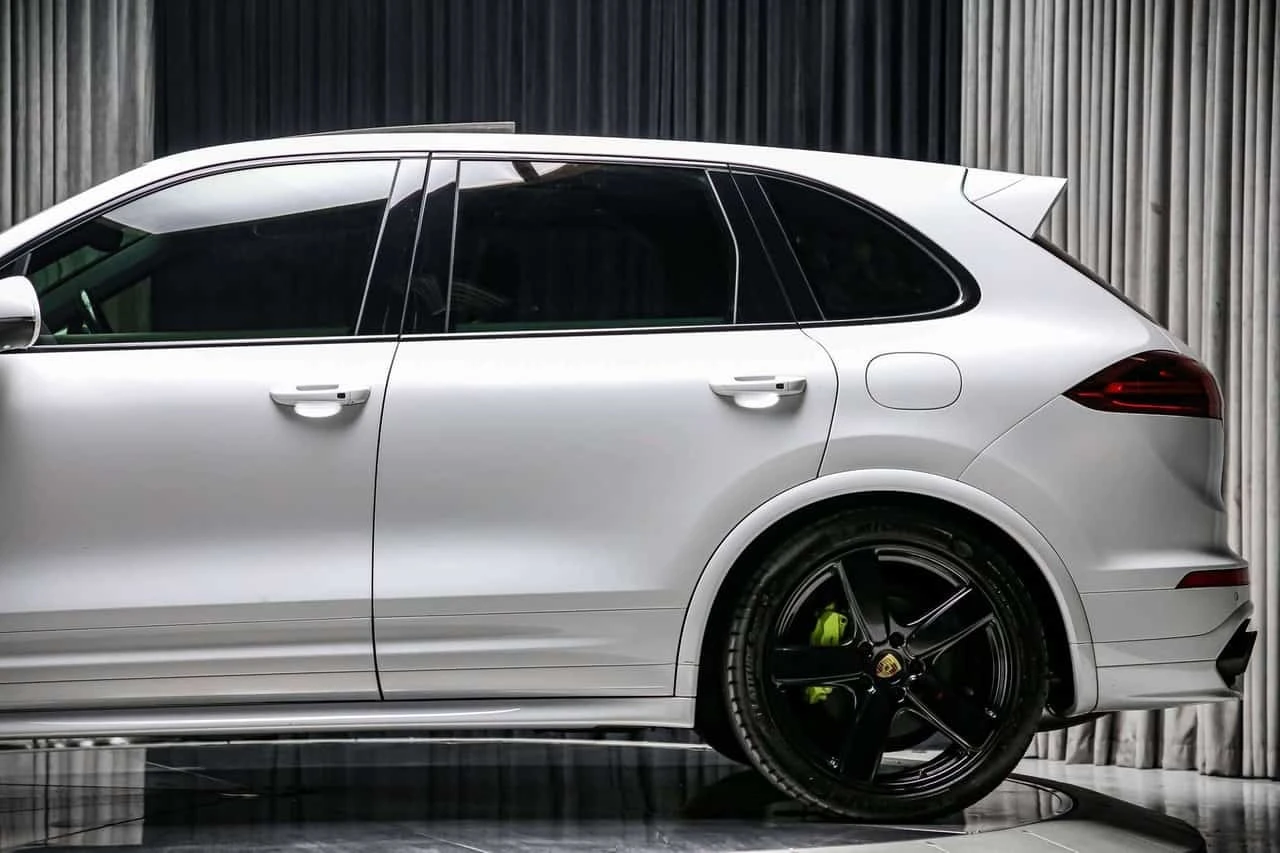 Porsche Cayenne * S PLATINUM E HYBRID V6| AIRSUSPENSION| 21INCHWHE, снимка 16 - Автомобили и джипове - 56297303