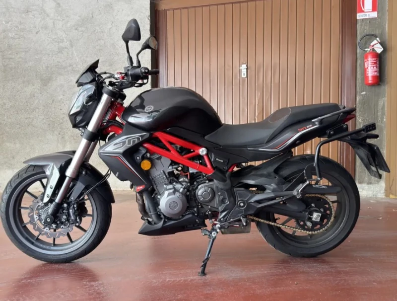 Benelli 304 BN 302i 8000км, снимка 2 - Мотоциклети и мототехника - 52541232