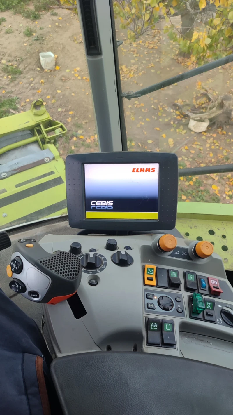 Комбайн Claas Lexion 670 Montana 4x4, снимка 5 - Селскостопанска техника - 52313857