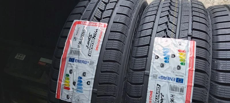 Гуми Зимни 215/60R17, снимка 2 - Гуми и джанти - 34684092