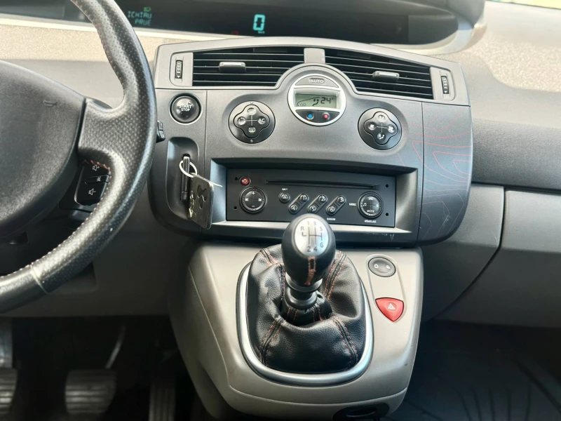 Renault Scenic 1.6 CONQUEST, снимка 11 - Автомобили и джипове - 50334880