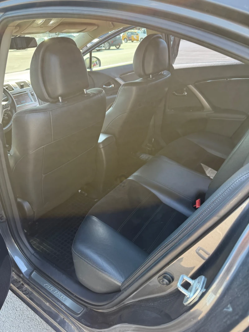Toyota Avensis, снимка 8 - Автомобили и джипове - 52045784