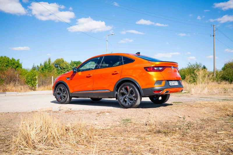 Renault Arkana 1.6 Hybrid RS-Line Гаранция, снимка 3 - Автомобили и джипове - 52396520