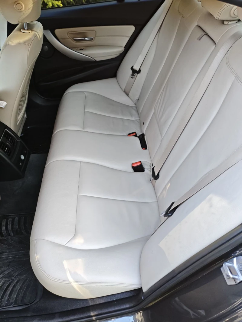 BMW 320, снимка 14 - Автомобили и джипове - 52373469