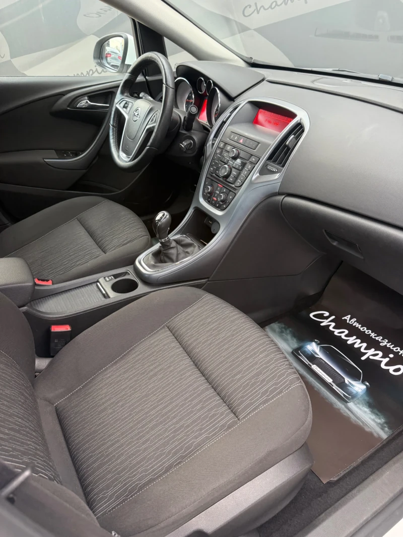 Opel Astra 1.4 turbo, снимка 14 - Автомобили и джипове - 52567287