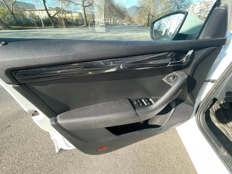 Skoda Octavia 1.8 TSI 180к.с. Facelift LED Vision, снимка 13 - Автомобили и джипове - 52805649