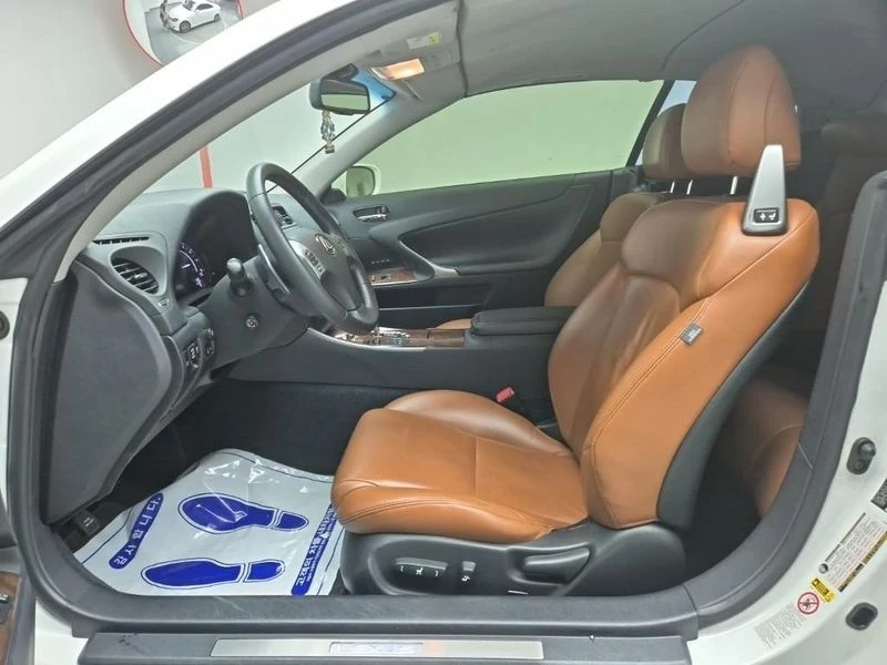 Lexus IS 2.5 Convertible| 204к.с.| ВКЛ.ТЕХНОТЕСТ, снимка 11 - Автомобили и джипове - 55118593