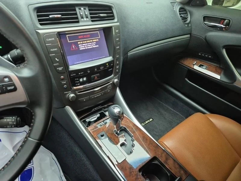 Lexus IS 2.5 Convertible| 204к.с.| ВКЛ.ТЕХНОТЕСТ, снимка 10 - Автомобили и джипове - 55118593