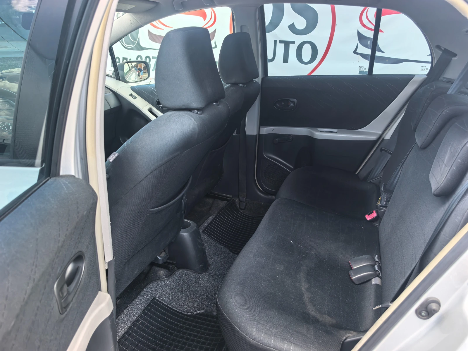 Toyota Yaris 1.3i автоматик - изображение 10