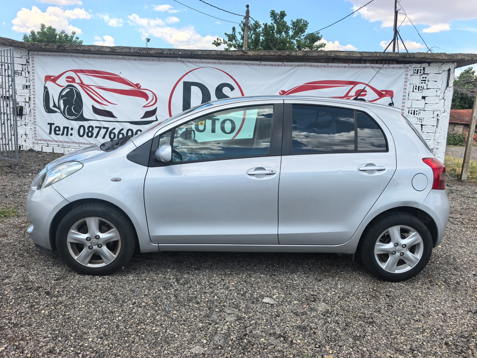 Toyota Yaris 1.3i автоматик - изображение 2