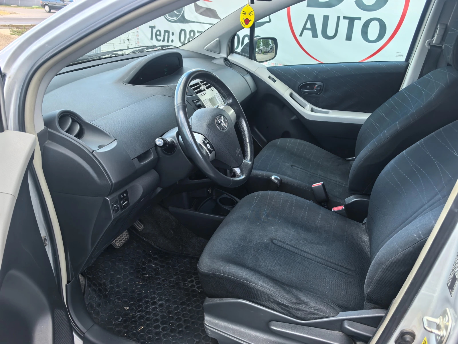 Toyota Yaris 1.3i автоматик - изображение 9