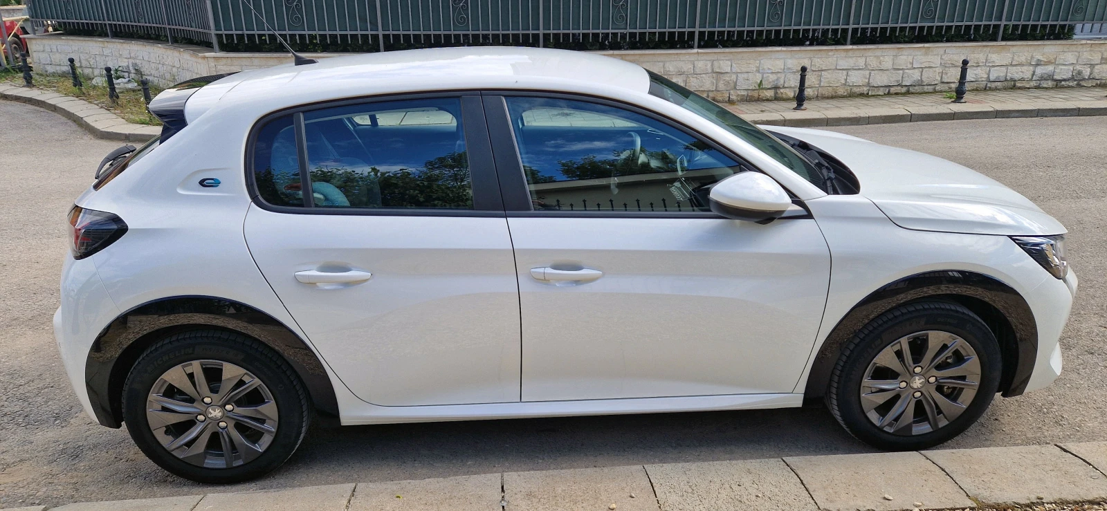 Peugeot 208 e-208 - изображение 4