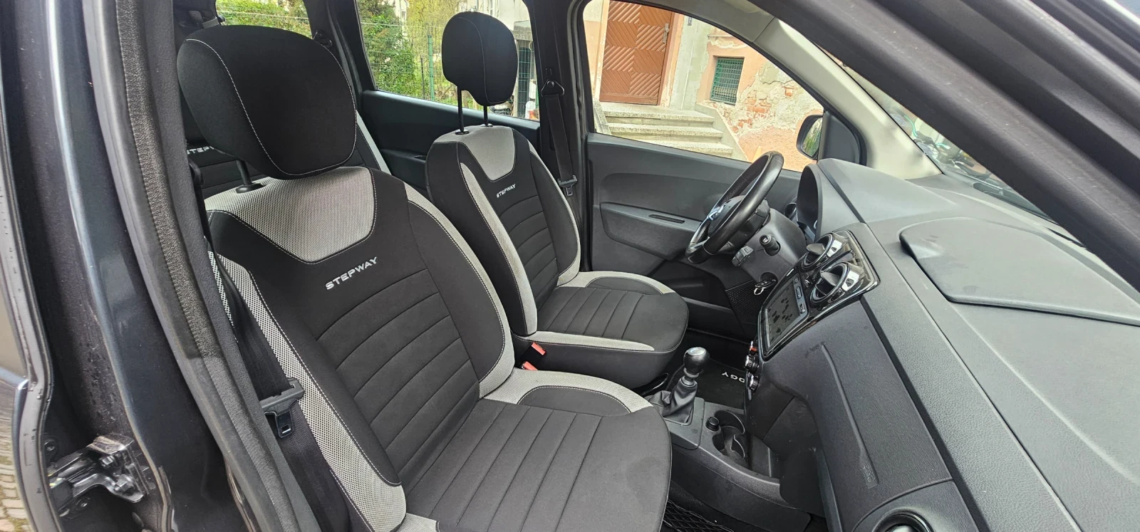 Dacia Lodgy Stepway, снимка 8 - Автомобили и джипове - 54173752