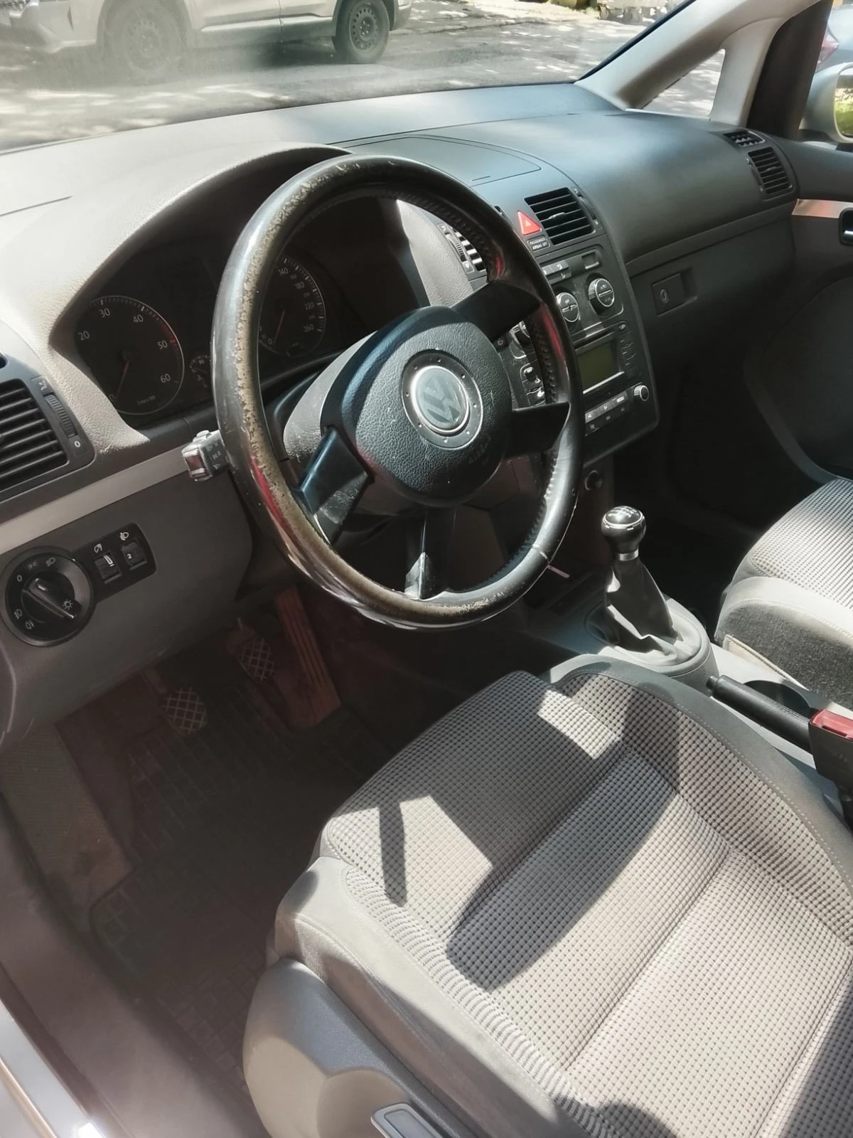 VW Touran 1.9TDI 6ск, снимка 6 - Автомобили и джипове - 54783020