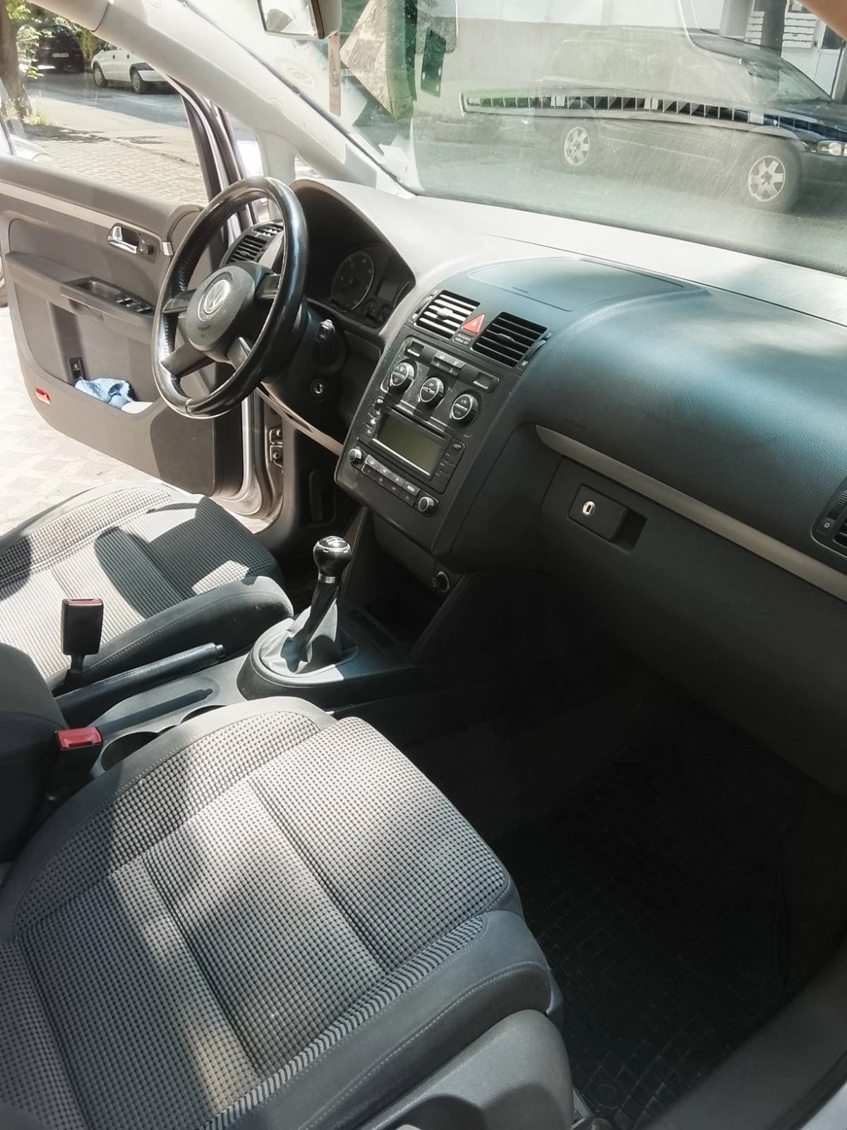 VW Touran 1.9TDI 6ск, снимка 5 - Автомобили и джипове - 54783020