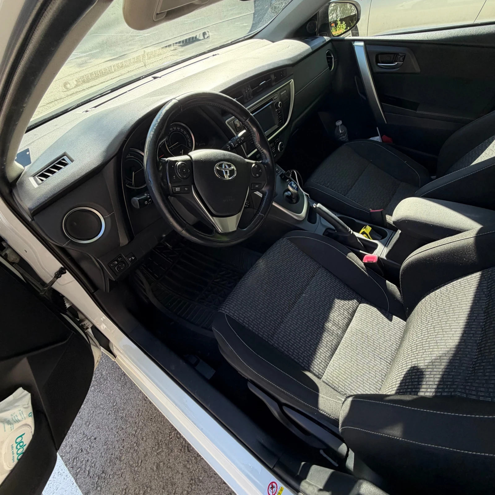 Toyota Auris, снимка 5 - Автомобили и джипове - 54984548