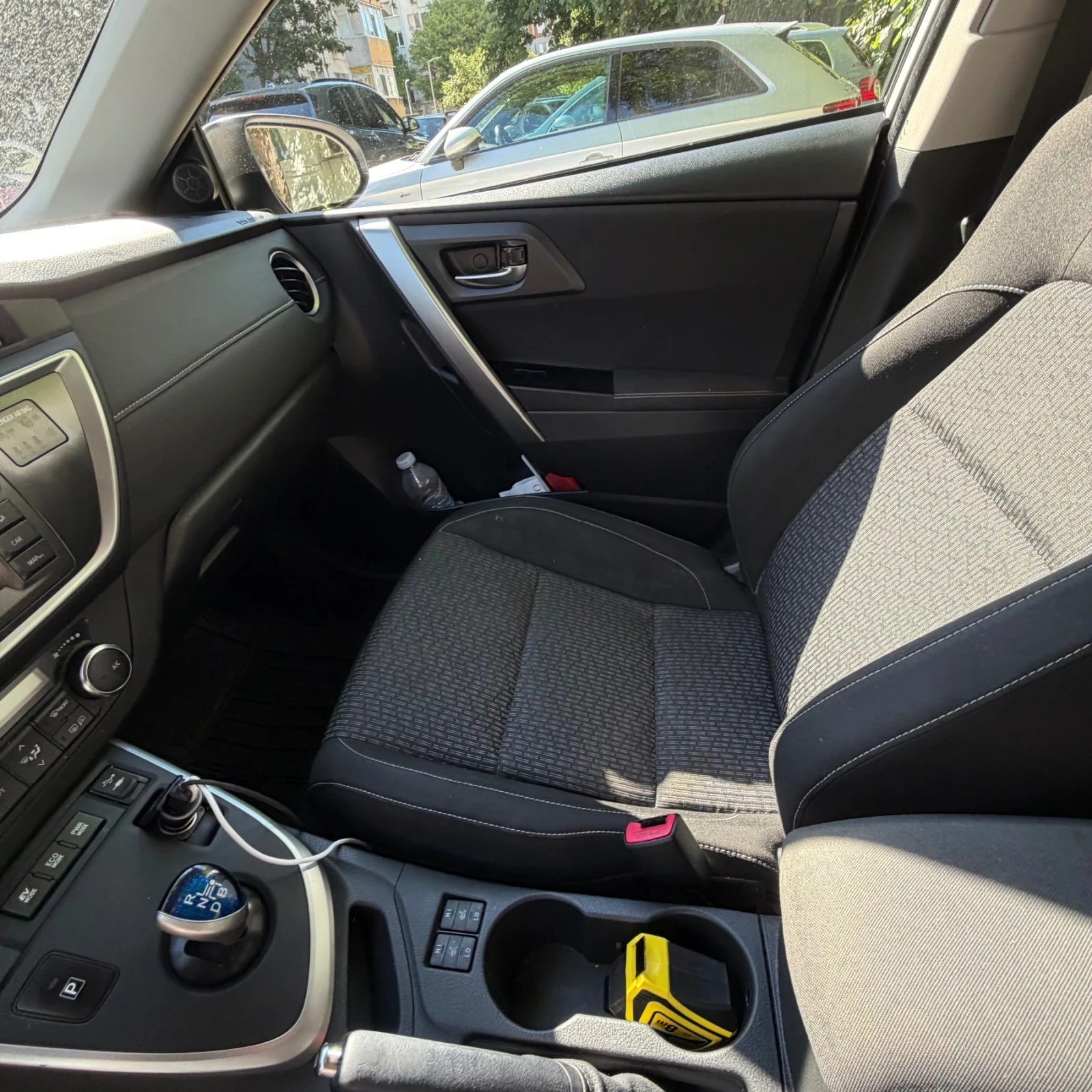 Toyota Auris, снимка 10 - Автомобили и джипове - 54984548