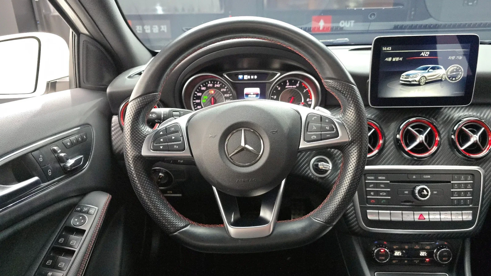 Mercedes-Benz A45 AMG 4MATIC| NAPPA| CARBON| ПОДГРЕВ| ЧЕРВЕН КОЛАН, снимка 8 - Автомобили и джипове - 55051054