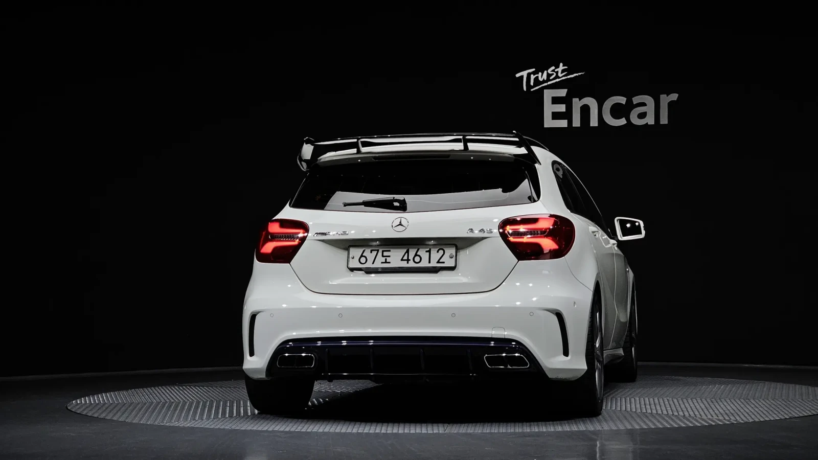 Mercedes-Benz A45 AMG 4MATIC| NAPPA| CARBON| ПОДГРЕВ| ЧЕРВЕН КОЛАН, снимка 3 - Автомобили и джипове - 55051054