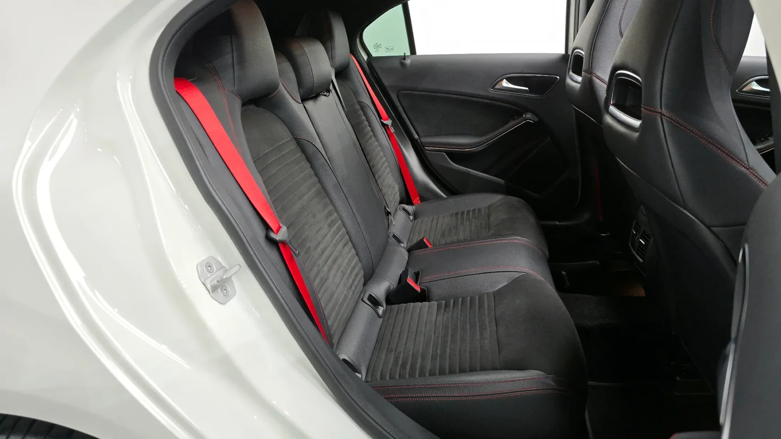 Mercedes-Benz A45 AMG 4MATIC| NAPPA| CARBON| ПОДГРЕВ| ЧЕРВЕН КОЛАН, снимка 12 - Автомобили и джипове - 55051054