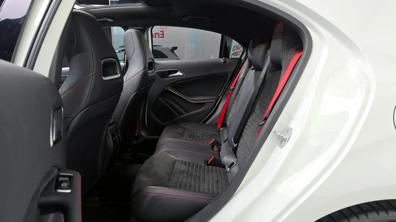 Mercedes-Benz A45 AMG 4MATIC| NAPPA| CARBON| ПОДГРЕВ| ЧЕРВЕН КОЛАН, снимка 13 - Автомобили и джипове - 55051054