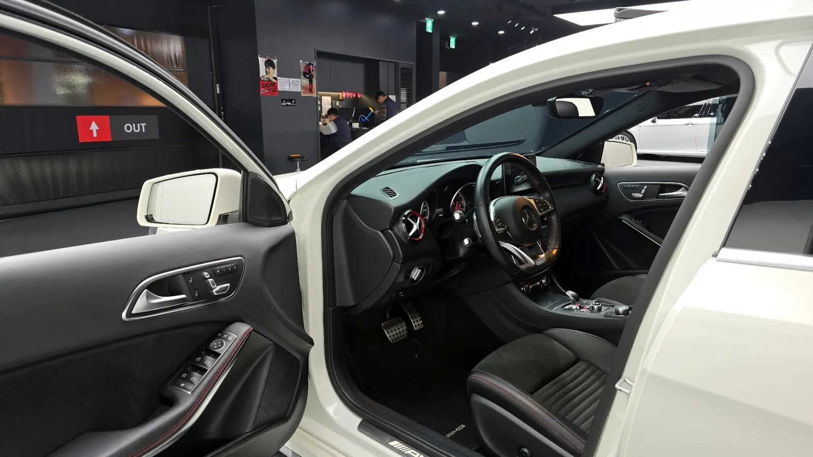 Mercedes-Benz A45 AMG 4MATIC| NAPPA| CARBON| ПОДГРЕВ| ЧЕРВЕН КОЛАН, снимка 6 - Автомобили и джипове - 55051054