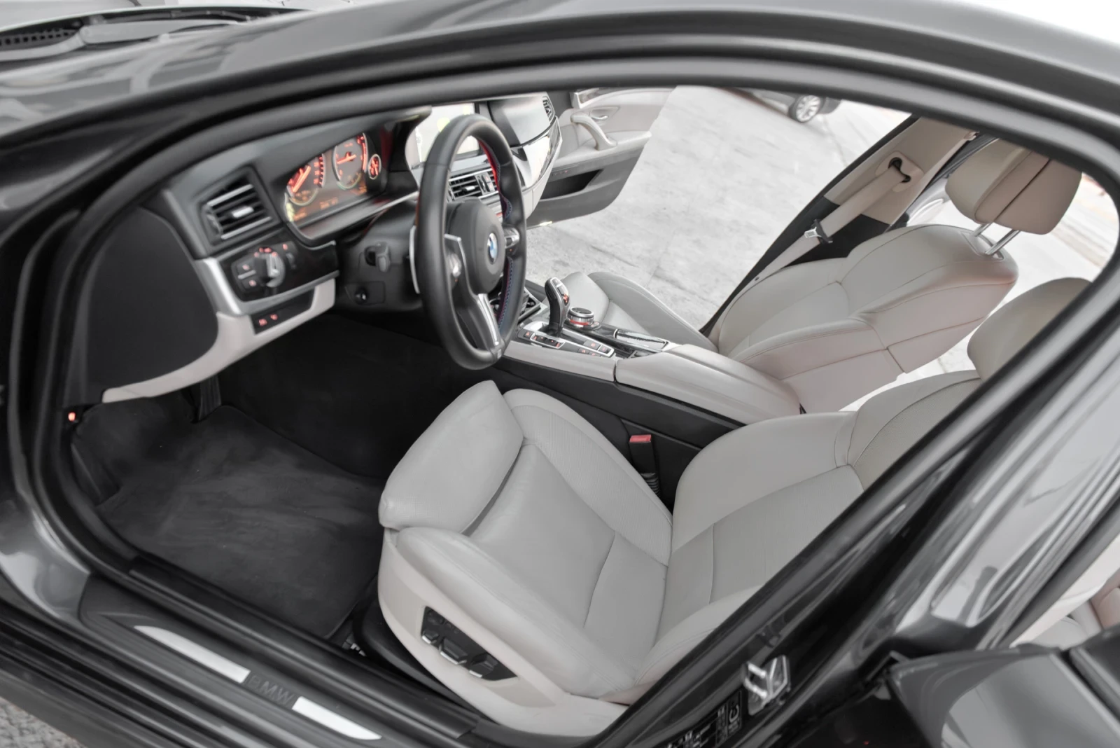 BMW 530 * M-pack* HUD* NightVision, снимка 9 - Автомобили и джипове - 55486197