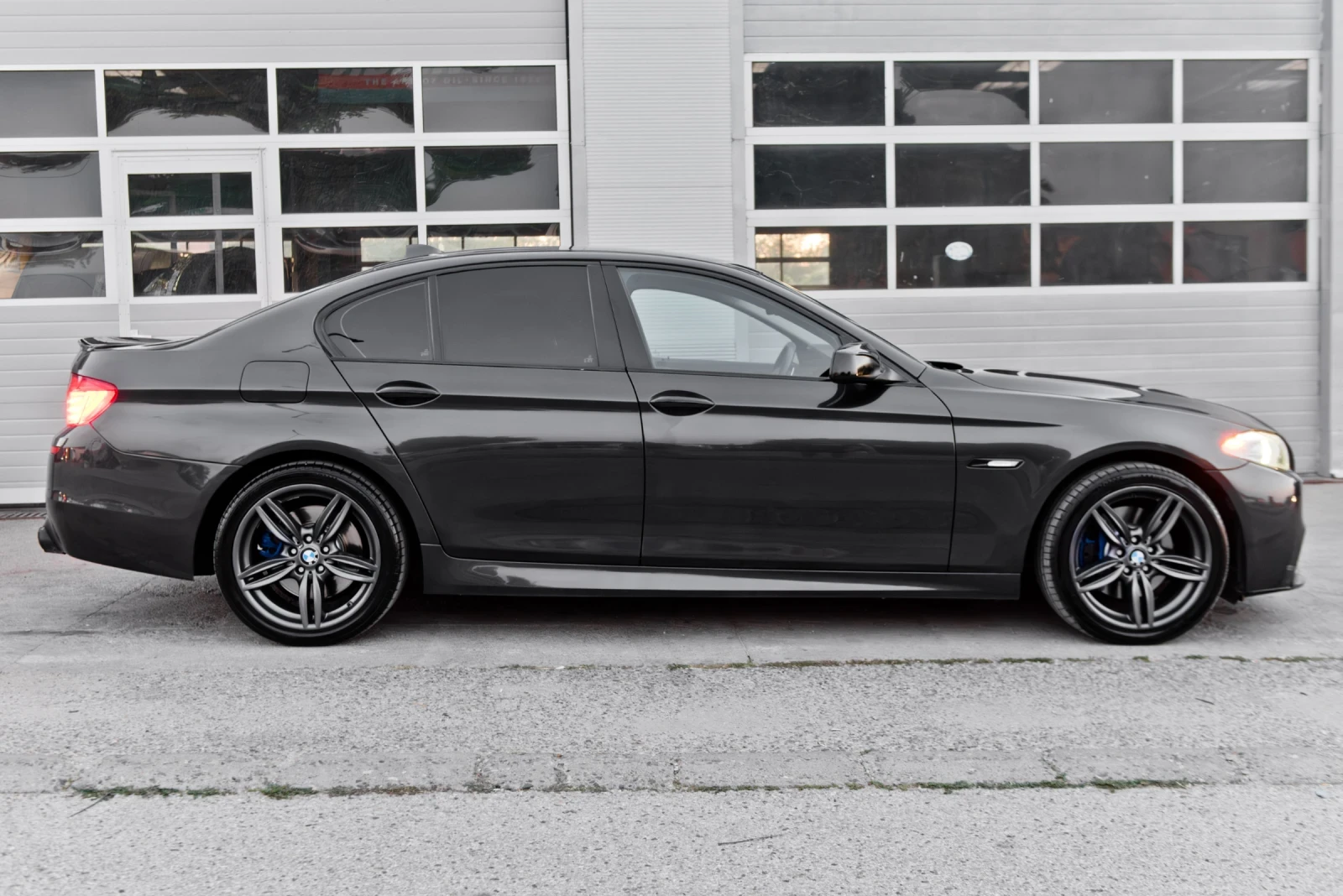 BMW 530 * M-pack* HUD* NightVision, снимка 2 - Автомобили и джипове - 55486197