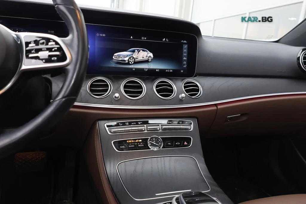 Mercedes-Benz E 450 4MATIC * AMG PACK * АвтоКредит * (ЦЕНА ДО БГ), снимка 8 - Автомобили и джипове - 55862922