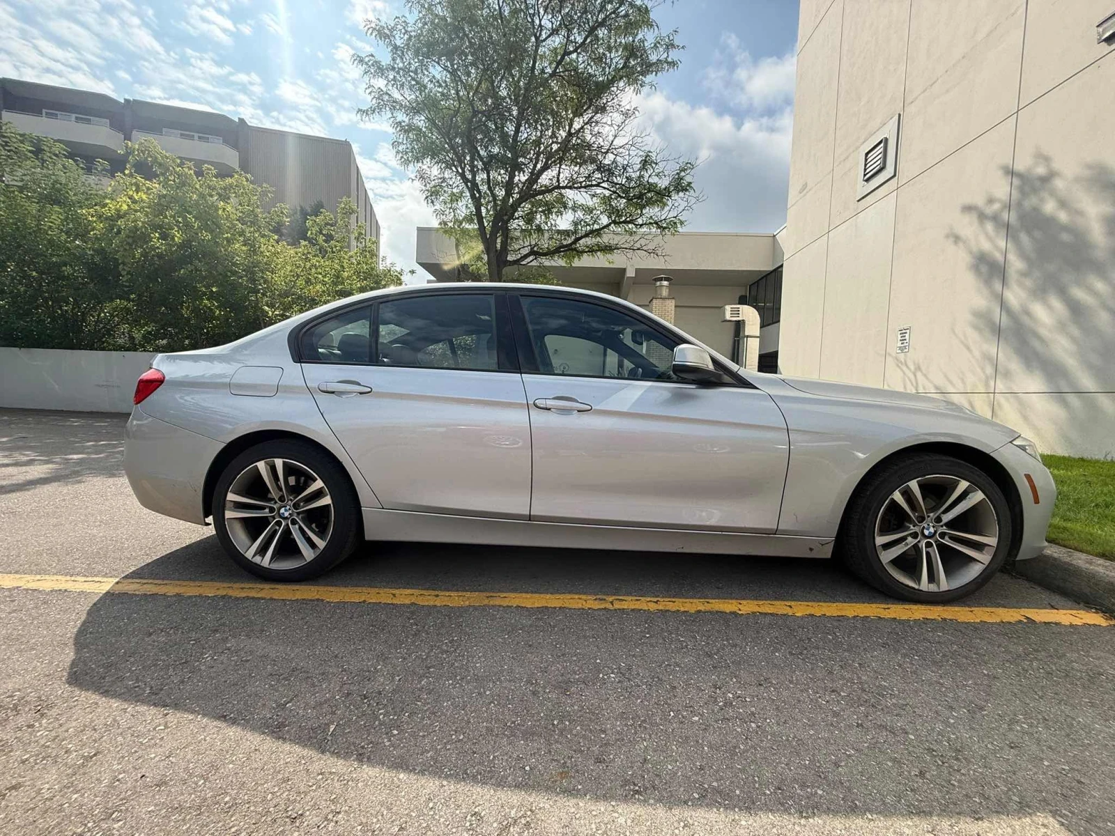 BMW 330 * xDrive * CARFAX * БЕЗ ЗАБЕЛЕЖКА, снимка 3 - Автомобили и джипове - 56069457