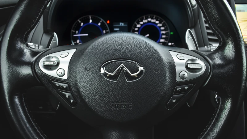 Infiniti QX70 S 3.0D 4x4 Automatic, снимка 10 - Автомобили и джипове - 48067608