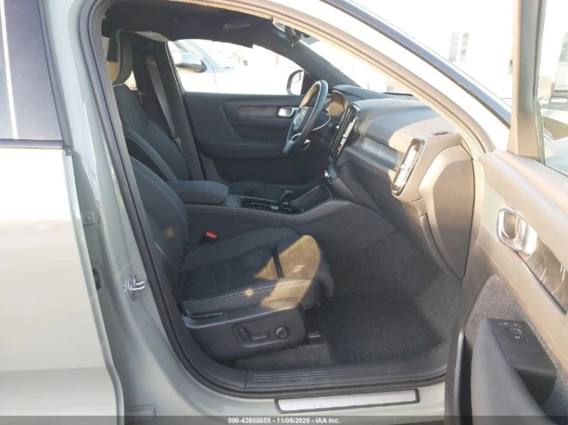 Volvo XC40 * RECHARGE PURE ELECTRIC TWIN PLUS* , снимка 5 - Автомобили и джипове - 52689298
