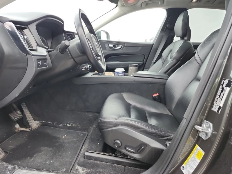 Volvo XC60 * MOMENTUM * CARFAX * БЕЗ ПЪРВОНАЧАЛНА ВНОСКА, снимка 5 - Автомобили и джипове - 52807824