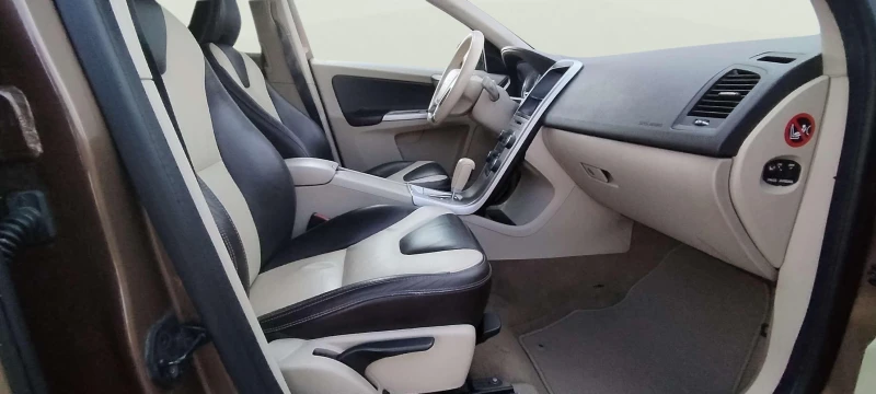 Volvo XC60 2.4 D5, снимка 9 - Автомобили и джипове - 53258422