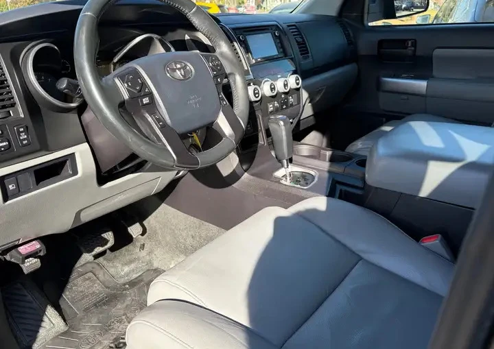 Toyota Sequoia 5.7 V8 LPG, снимка 14 - Автомобили и джипове - 56649360