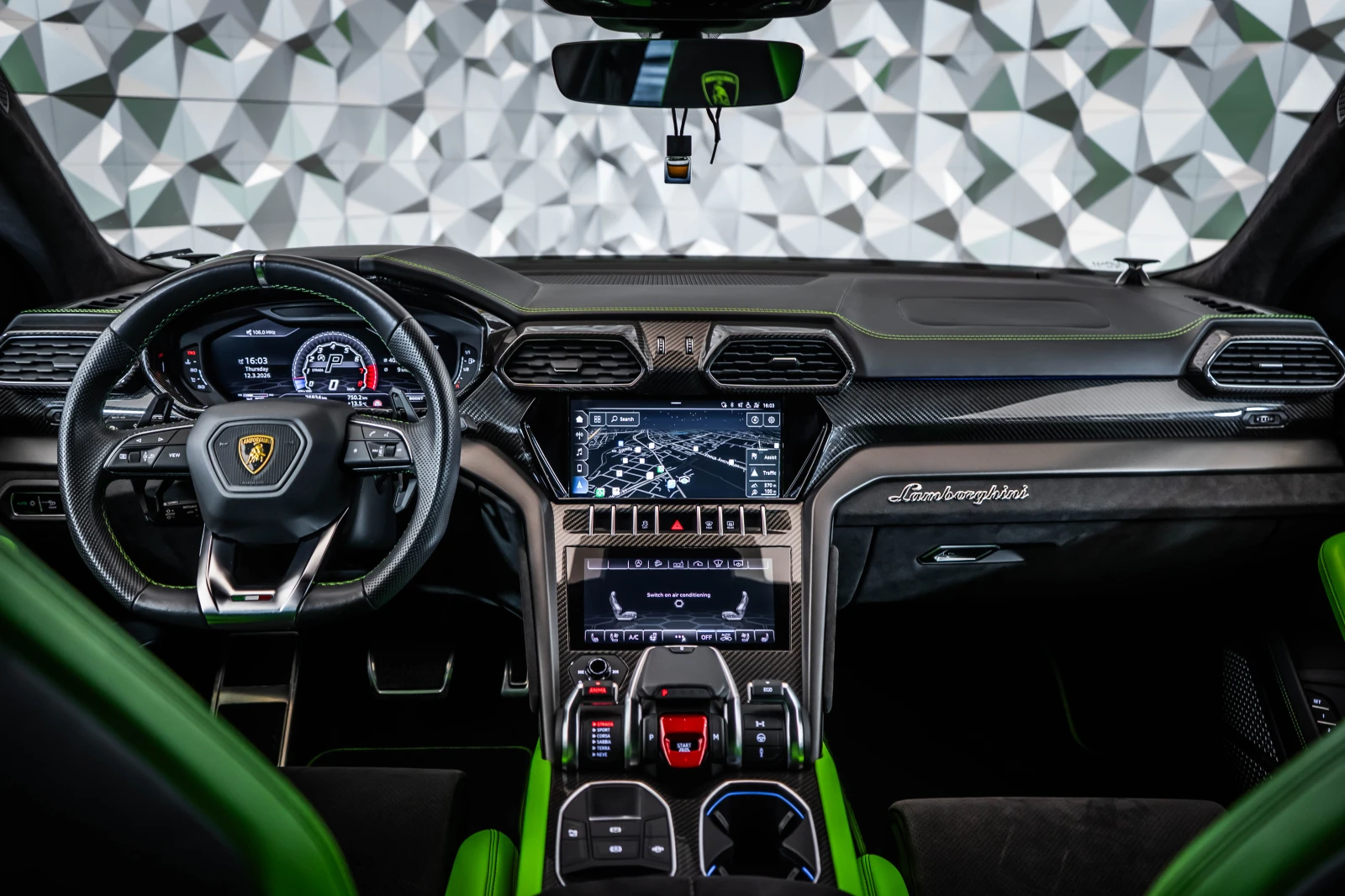 Lamborghini Urus Verde Mantis* Carbon* B&O, снимка 11 - Автомобили и джипове - 53816648