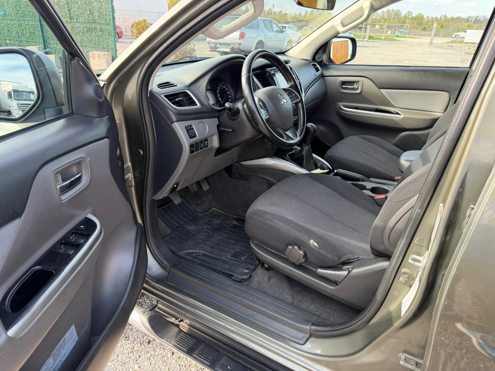 Mitsubishi L200 2.4 DI-D, снимка 8 - Автомобили и джипове - 54748798