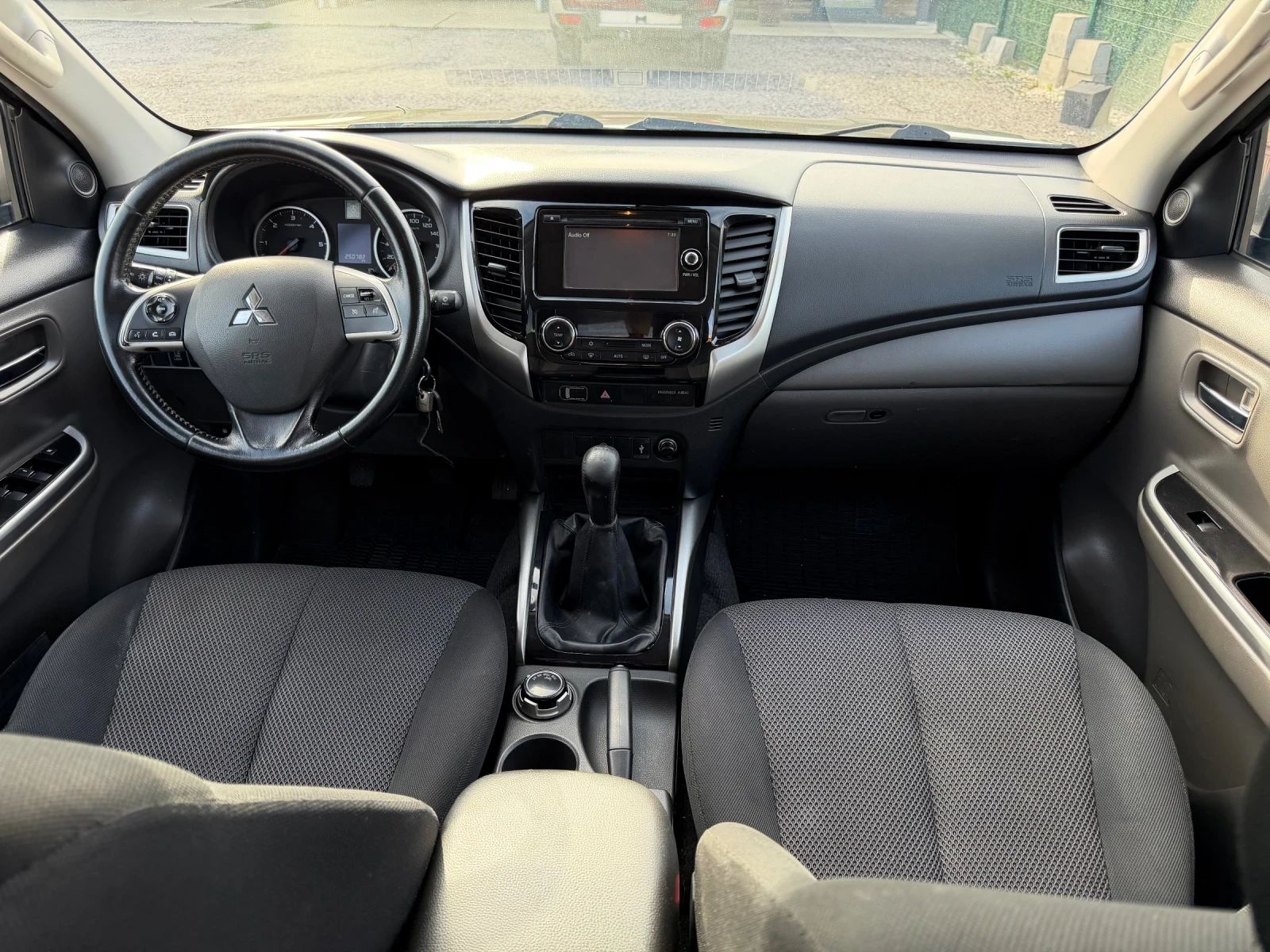 Mitsubishi L200 2.4 DI-D, снимка 9 - Автомобили и джипове - 54748798